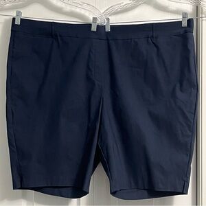 PENNINGTONS Universal Fit Savvy navy blue Bermuda shorts NWT women’s size 32